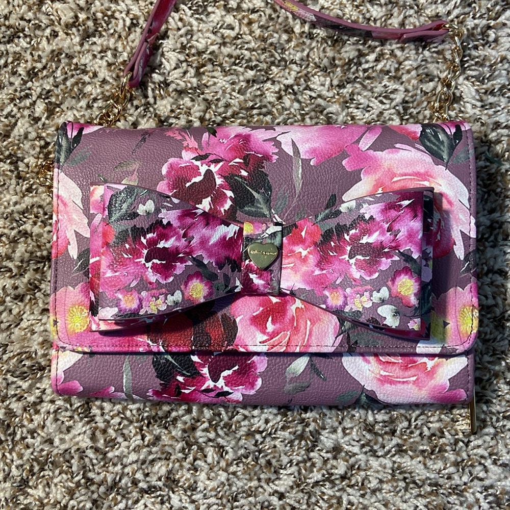 Betsy Johnson Dani Mauve Pink Floral Crossbody Bow Chain Strap Purse Wallet - Picture 3 of 15
